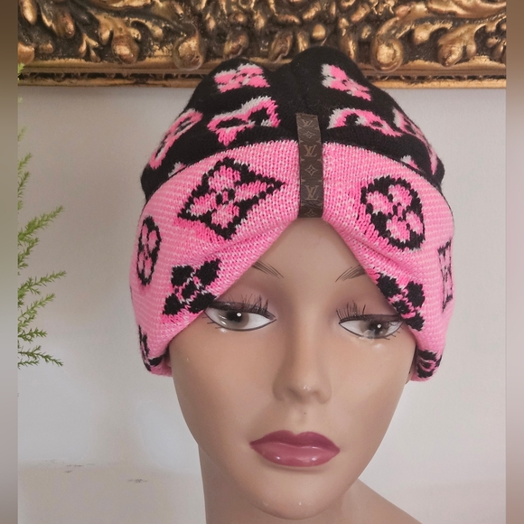 Louis Vuitton Pink Black Wool 3D Monogram Beanie NWT - Picture 11 of 17